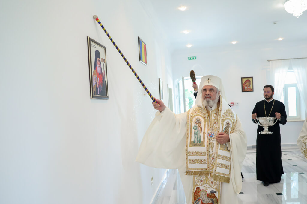 Patriarhul Daniel a sfințit Casa Nifon Mitropolitul a Centrului Sf. Calinic de la Cernica (FOTO)