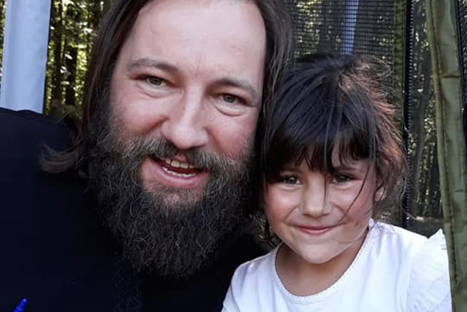 Un cunoscut preot ieşean oferă posibilitatea celor interesaţi să pregătească un copil pentru şcoală