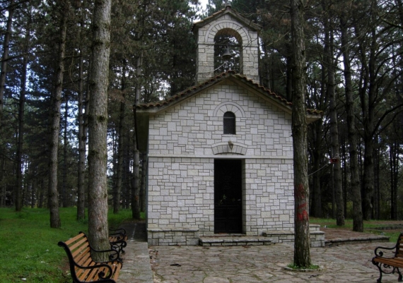 Πανηγυρίζει το εκκλησάκι του Αγίου Παντελεήμονα στο Πάρκο Πυρσινέλλα (Γιαννιώτικο Σαλόνι)