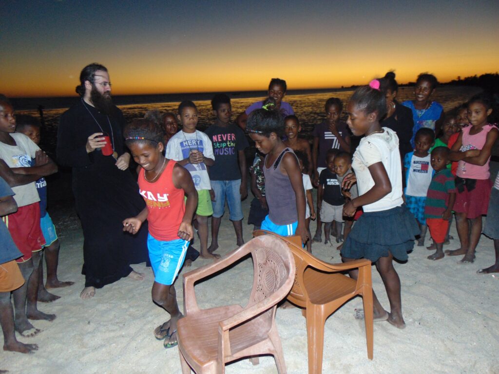 Η ΦΩΤΟ ΤΗΣ ΗΜΕΡΑΣ: “Μουσικές καρέκλες της Μαδαγασκάρης”