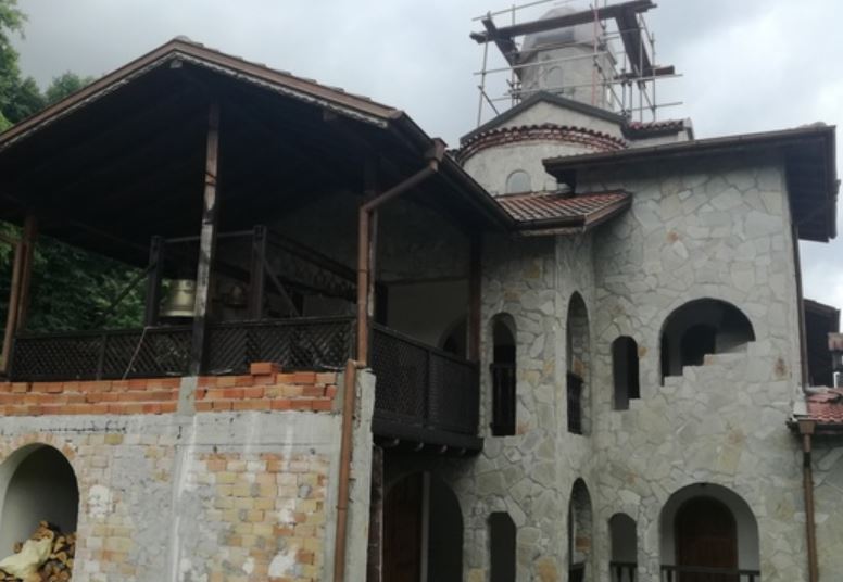 Ремонтират параклиса „Св. Архангел Михаил“ в ресиловския манастир