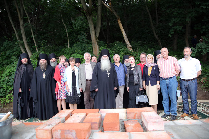 Члены Нижегородского отделения ИППО приняли участие в закладке первого камня в восстанавливаемую стену Вознесенского Печерского монастыря