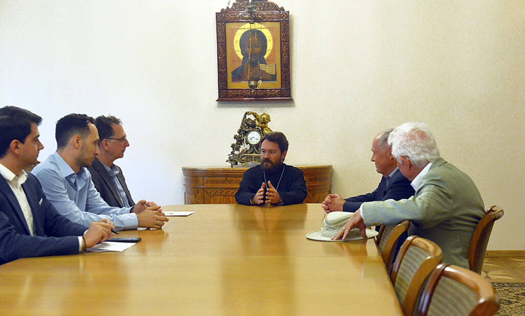 Metropolitan Hilarion meets with delegation of Urbi et Orbi Foundation