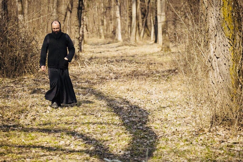 Părintele Visarion Alexa: Îl luăm și pe Dumnezeu cu noi în concediu?