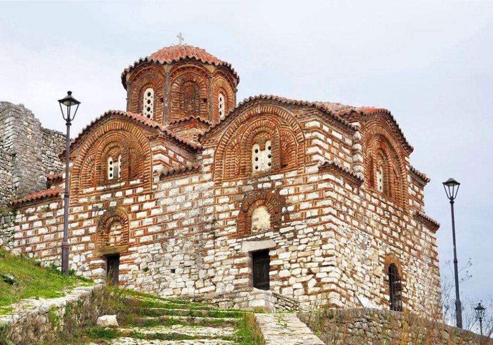 Kisha e Shën Triadhës në kalanë e Beratit