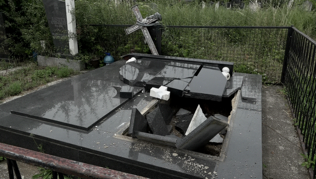 A fost vandalizat un cimitir ortodox din Kosovo