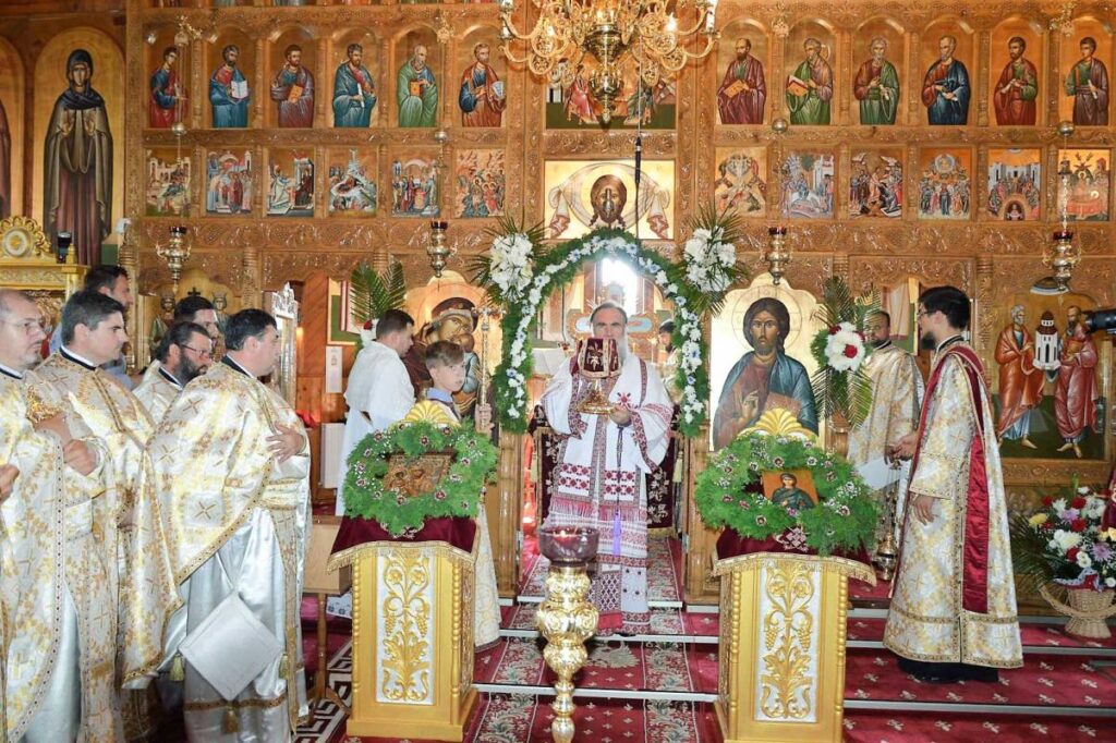 Liturghie arhierească la Meteora Bacăului
