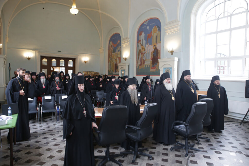 В Санкт-Петербурге завершился первый день работы круглого стола «Богослужение и молитва как средоточие жизни монашеского братства»