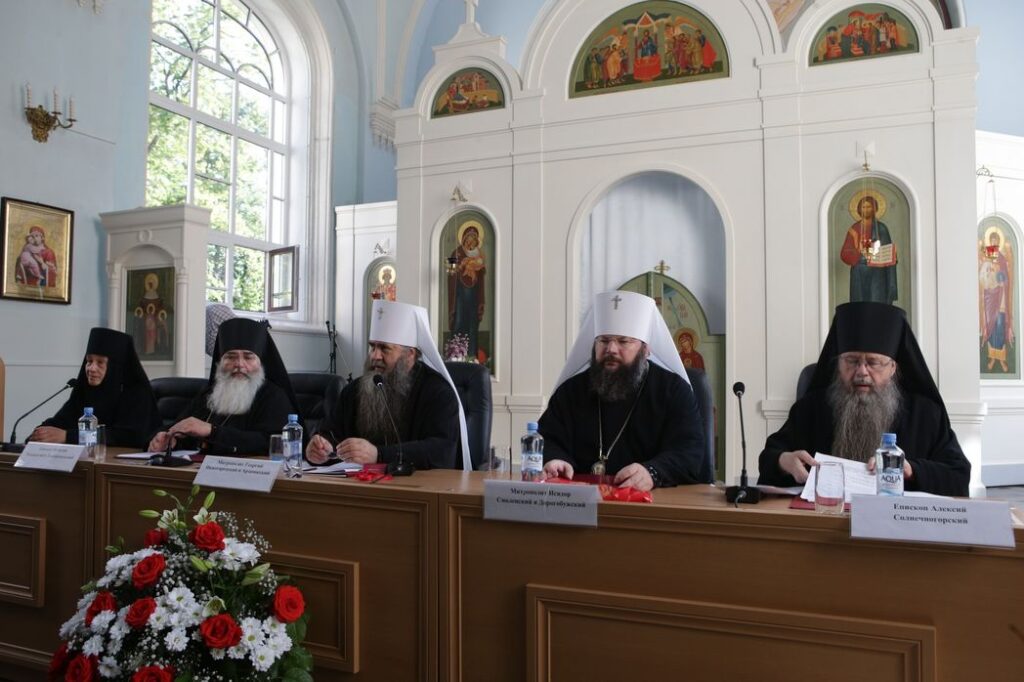 Участники круглого стола «Богослужение и молитва как средоточие жизни монашеского братства» подвели итоги работы