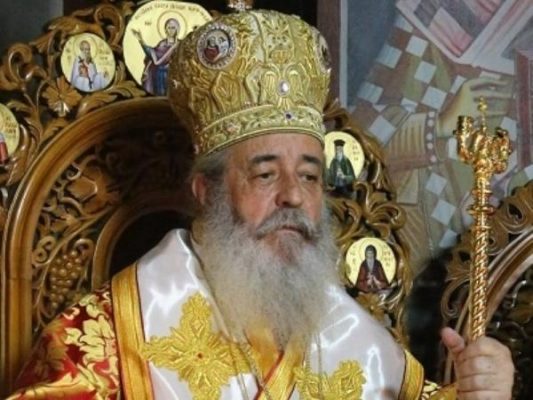 Σε λαϊκό προσκύνημα το σκήνωμα του Μακαριστού Μητροπολίτη Φθιώτιδος