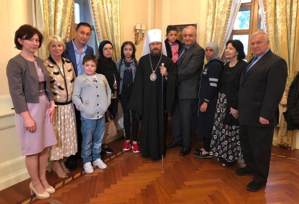 В Благотворительном фонде «Познание» прошла встреча митрополита Илариона с сирийскими детьми, прибывшими для лечения в Москву