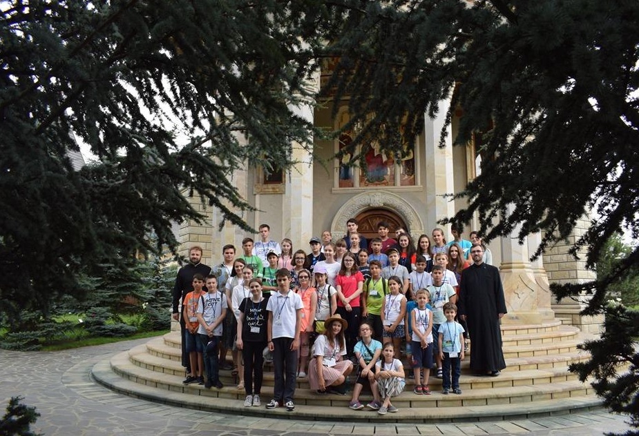„Pelerin către inima celuilalt” pentru zeci de copii din Moldova