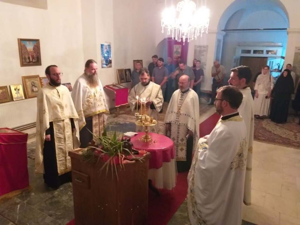 Свеноћно бденије у манастиру Пинисави