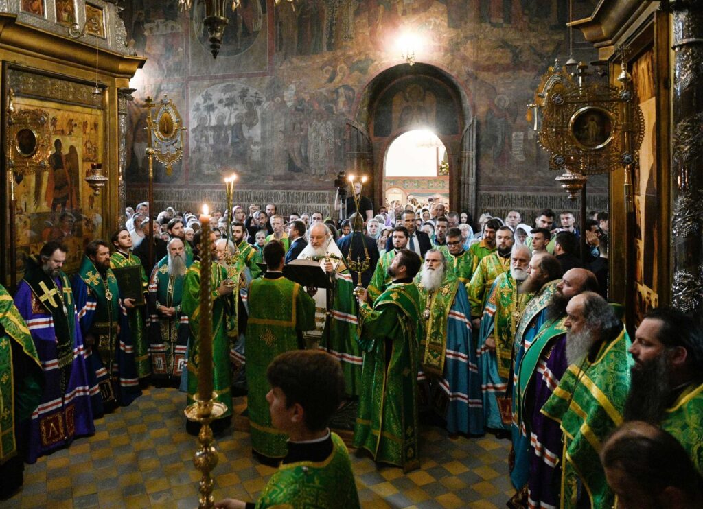Святейший Патриарх Кирилл совершил малую вечерню с чтением акафиста преподобному Сергию Радонежскому в Троице-Сергиевой лавре