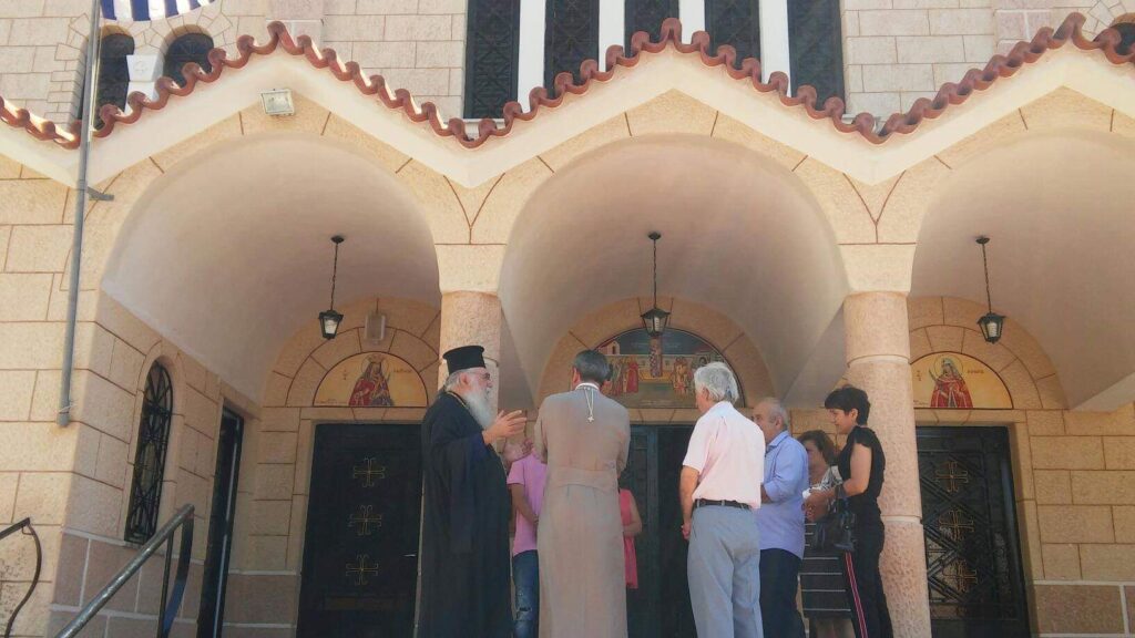 Metropolitan of Peristeri tours Churches in western Athens to survey possible quake-related damage
