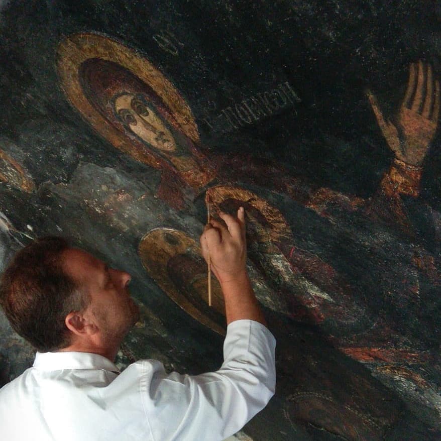 FOTO/ Berat, restaurimi i afreskut në kishën e “Shën Mërisë” në Sinjë drejt fazës përfundimtare