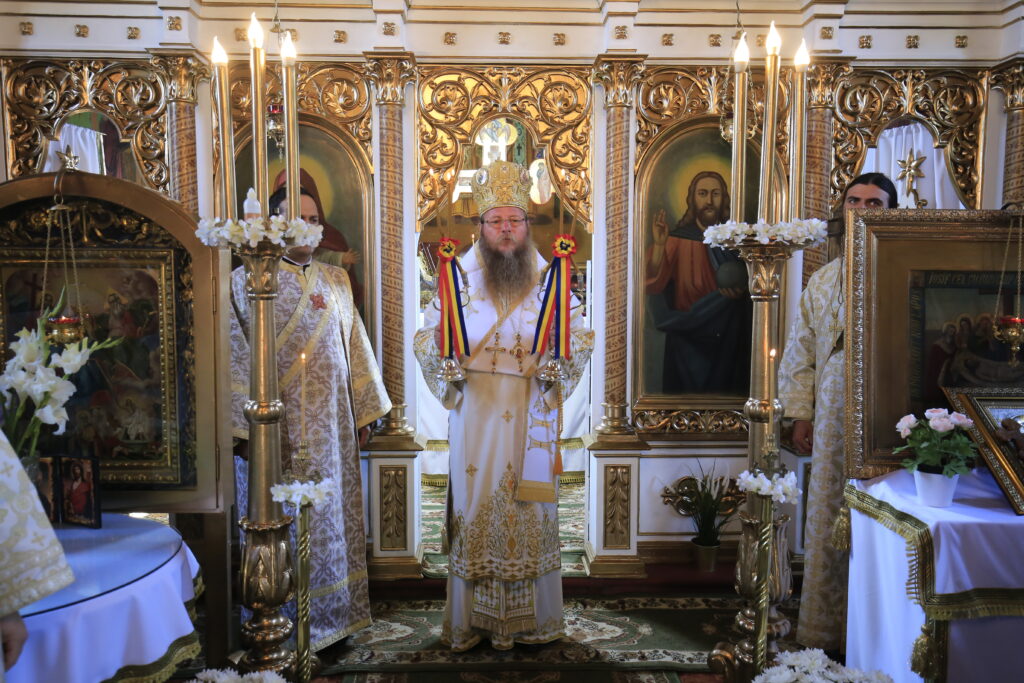 Biserica din Dobolii de Jos târnosită în 1895 de Mitropolitul Miron Romanul al Ardealului a fost resfințită