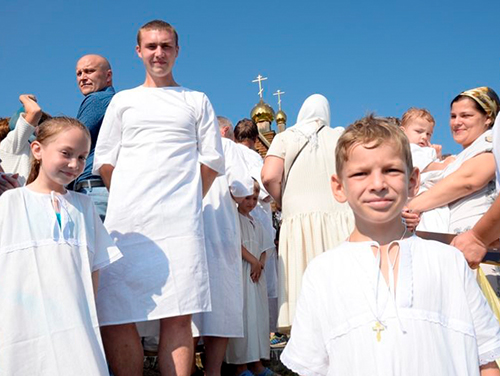 Μαζική βάπτιση στα Ουράλια όρη!