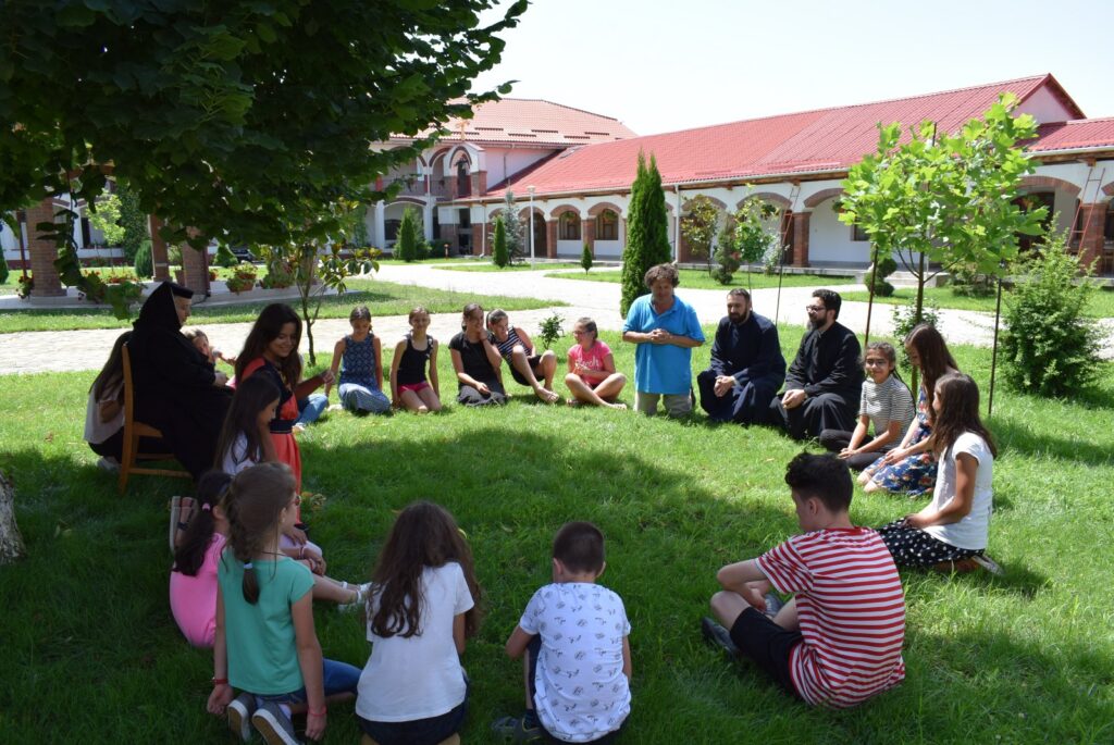 Icoana în suflet de copil”, tabără de creaţie la Mănăstirea Timişeni-Şag