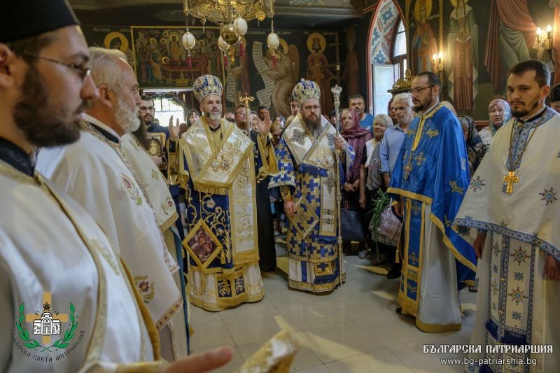 Архиерейска св. Литургия в орландовския храм “Св. Петка”