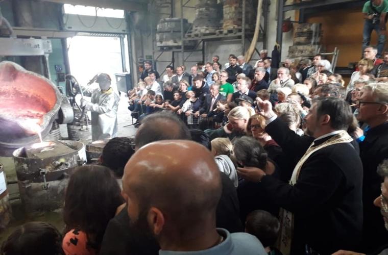 Turnarea clopotelor pentru noua biserică românească din Viena
