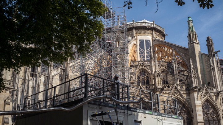 Ο καύσωνας απειλεί τον Καθεδρικό Ναό της Παναγίας των Παρισίων