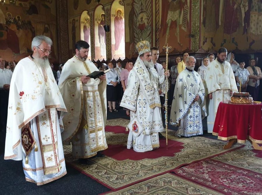 Rugăciuni pentru Patriarhul Nicodim în localitatea natală