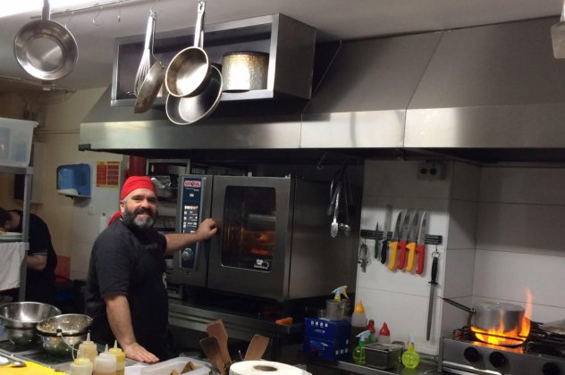 Το εστιατόριο που είναι αφιερωμένο στον προστάτη άγιο των Μαγείρων!