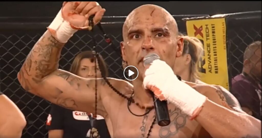 Ο Έλληνας Παγκ. Πρωτ. Πυγμαχίας που “υποκλίθηκε” στον Χριστό