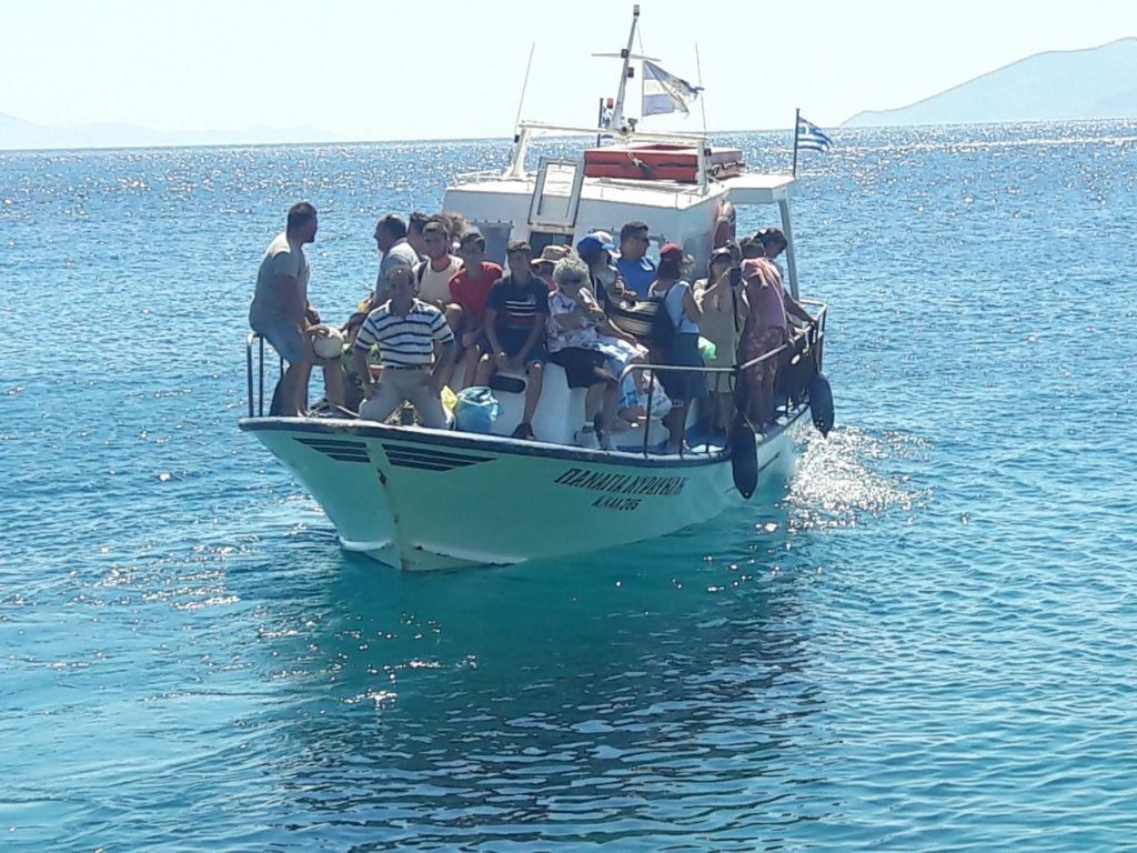 Με καΐκι στο Ξωκλήσι της Αγίας Μακρίνας