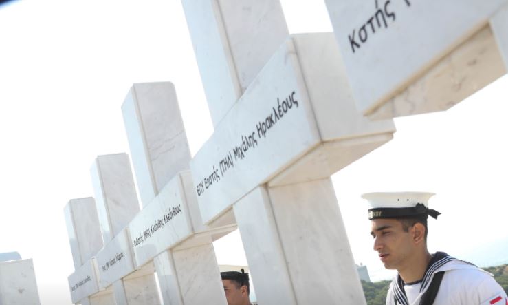 Το Τρισάγιον των 13 ηρώων στη ναυτική βάση στο Μαρί