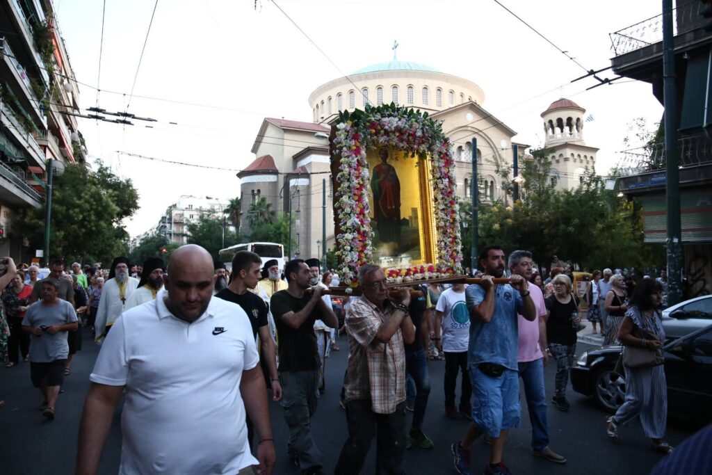 Η Εικόνα του Αγίου Παντελεήμονος στους δρόμους των Αθηνών