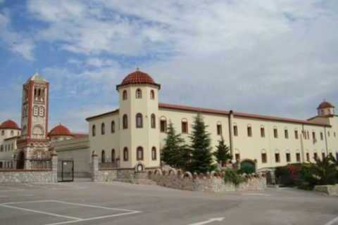 Πυρκαγιά ξέσπασε κοντά στην Ι.Μ. Παναγίας Γοργοεπηκόου στη Μάνδρα