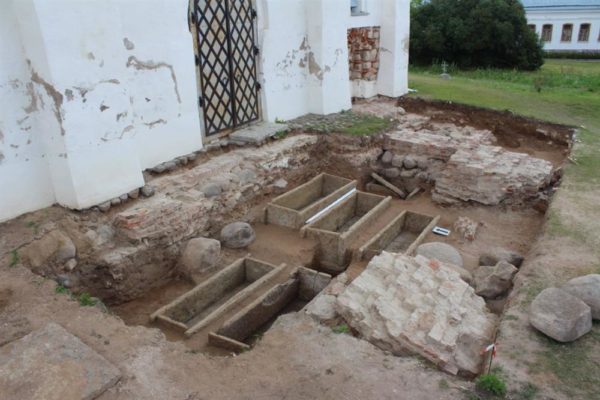 Χριστιανικοί τάφοι ανακαλύφθηκαν στο Νόβγκοροντ