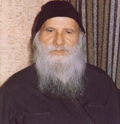 Όσιος Πορφύριος : “Η θεραπεία θά γίνει με το ν’ αγαπήσει τον Θεό με λαχτάρα”