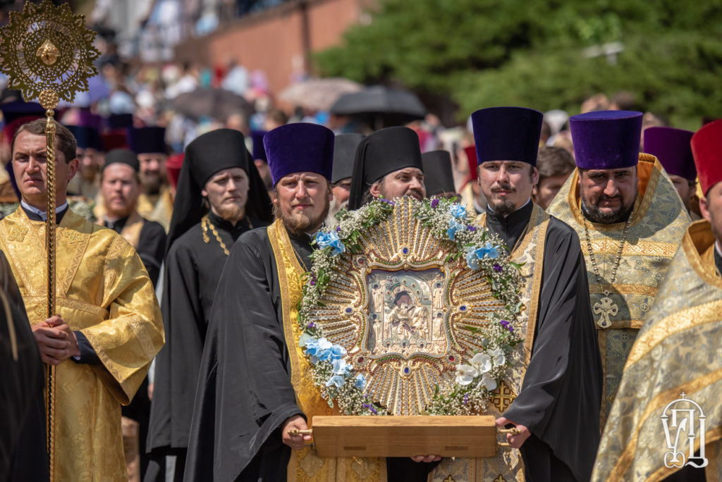 300 тысяч верующих Украинской Православной Церкви приняли участие в крестном ходе, посвященном Дню Крещения Руси