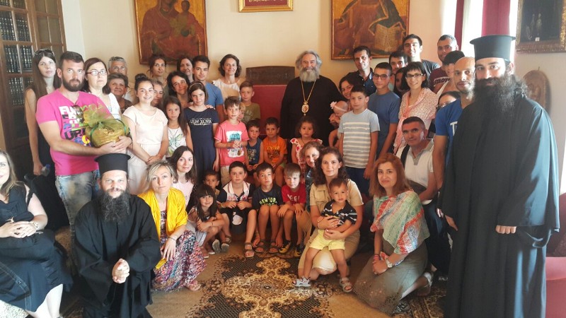 Όταν η Παναγία ευλογεί