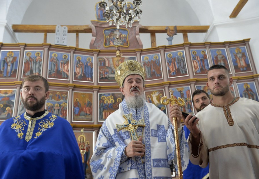 Обнављајући храмове обнављамо себе