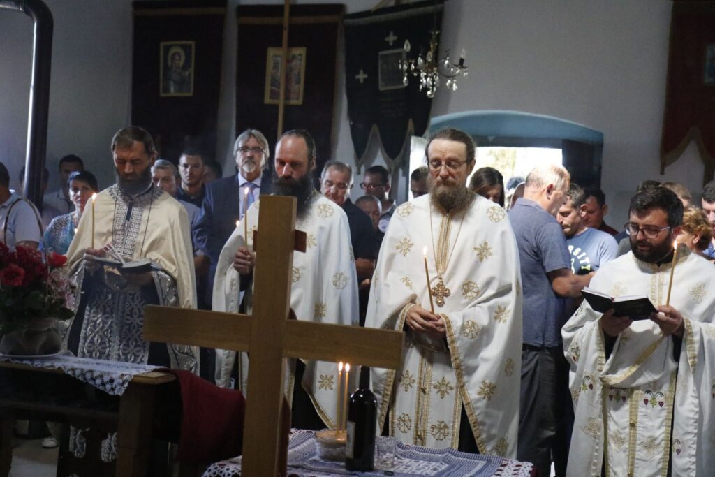 Парастос пострадалој српској деци у Гораждевцу