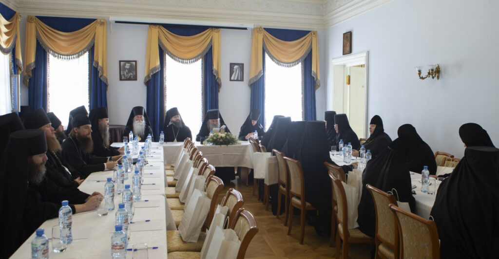 Архиепископ Каширский Феогност возглавил очередное совещание игуменов и игумений ставропигиальных монастырей