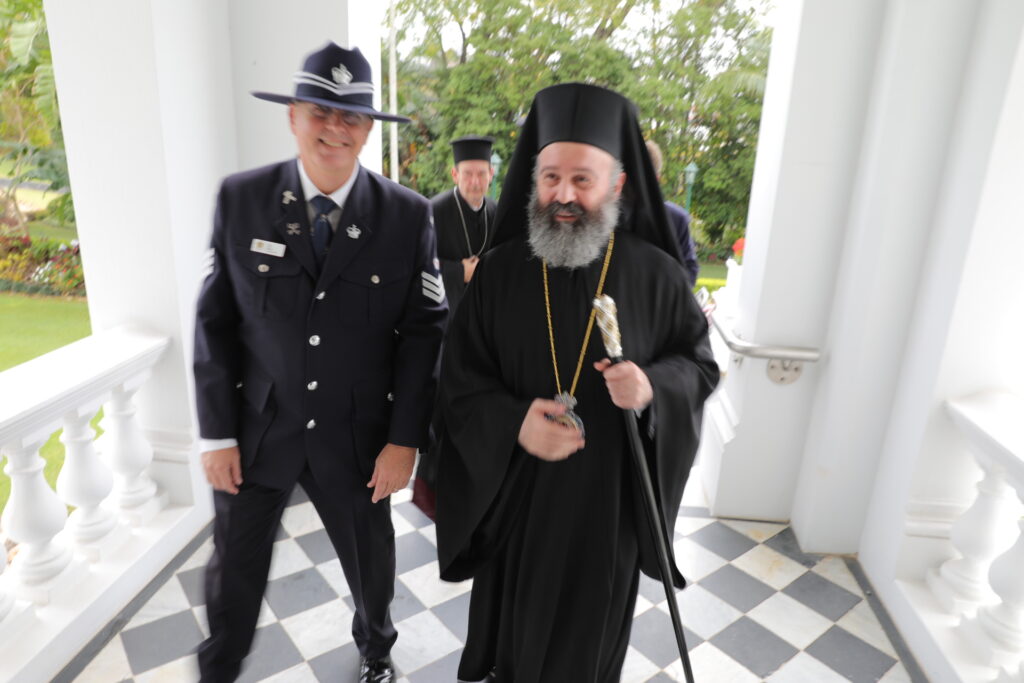 Ο Αρχιεπ. Μακάριος στον εκπρόσωπο της βασίλισσας Ελισάβετ