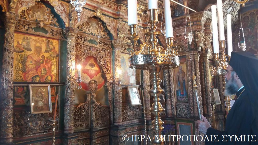 Ο Μητρ. Σύμης στον Ι.Ν. Τιμίου Σταυρού στο Χωριό