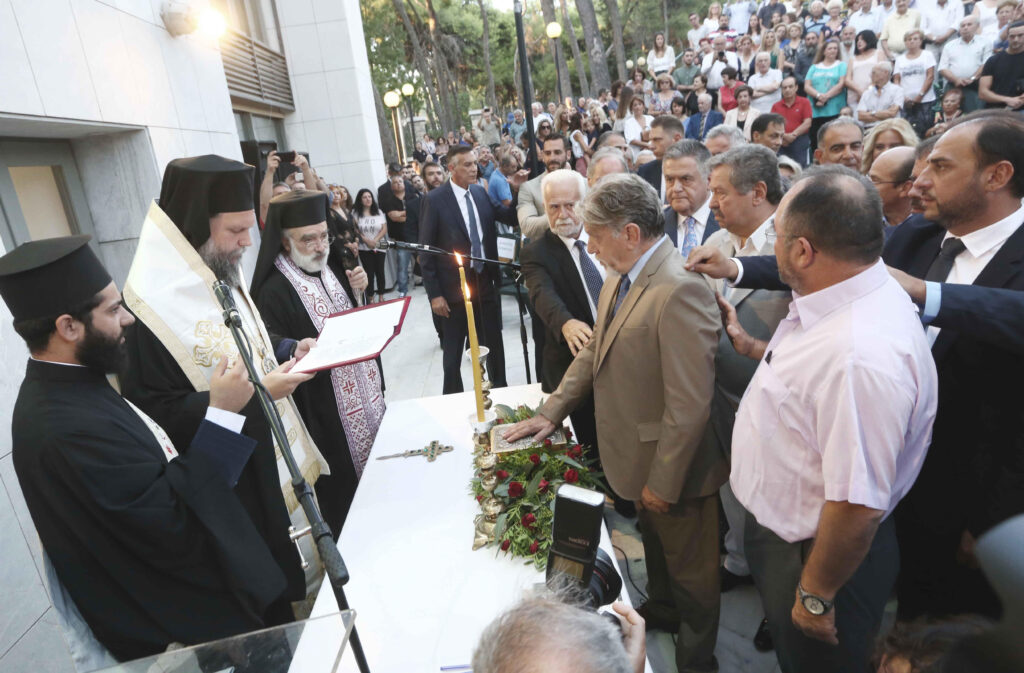 Ο Μητρ.Νέας Ιωνίας στην ορκομωσία του νέου δημάρχου Νέας Φιλαδελφείας