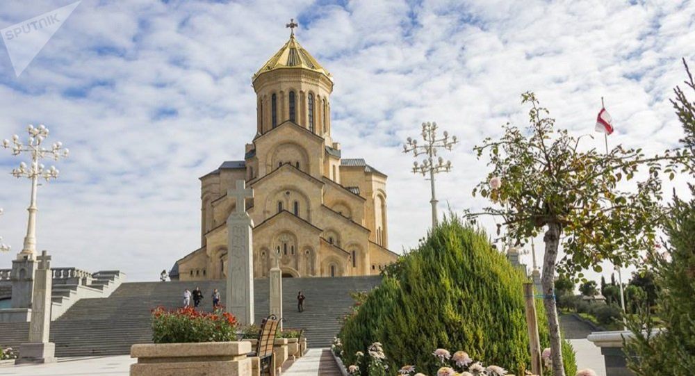 საქართველოს მართლმადიდებელი ეკლესია 2019 წლის 5 აგვისტოს მოწამეთა: ტროფიმეს, თეოფილეს და მათთან 13-თა მოწამეთა, ასევე მღვდელმოწამე აპოლინარის, რავენიელი ეპისკოპოსის ხსენების დღეს აღნიშნავს