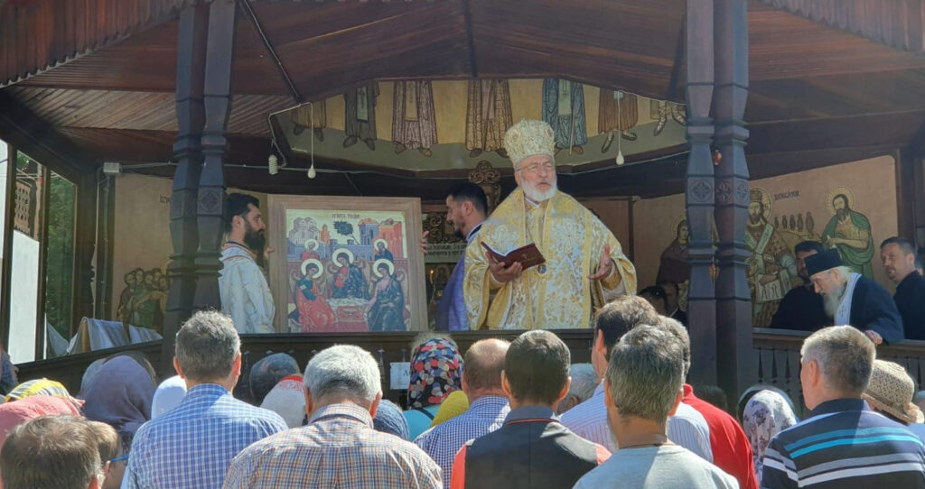 Iconarul de la Robaia a fost sărbătorit prin liturghie arhierească