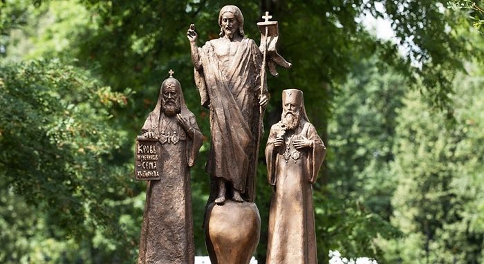 У СТЕН ХРАМА В ПЕТЕРБУРГЕ ОТКРЫЛИ ПАМЯТНИК ПОСТРАДАВШИМ ЗА ВЕРУ