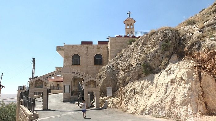 Реконструират манастир в сирийския град Сайдная