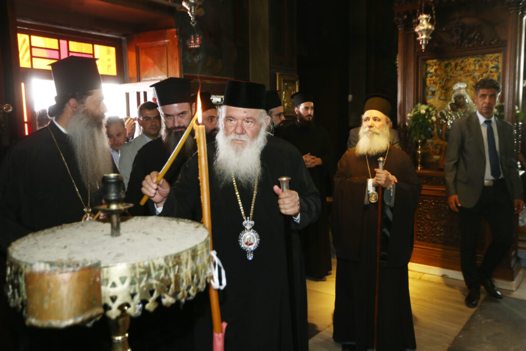 Посещение о. Гидра Архиепископом Афин