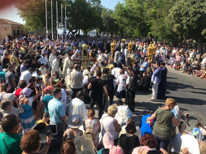 Κέρκυρα: Πλήθος κόσμου στη Λιτανεία του Αγίου Σπυρίδωνος