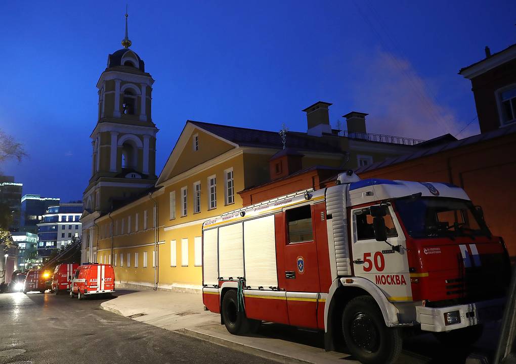 В монастыре в центре Москвы произошел пожар
